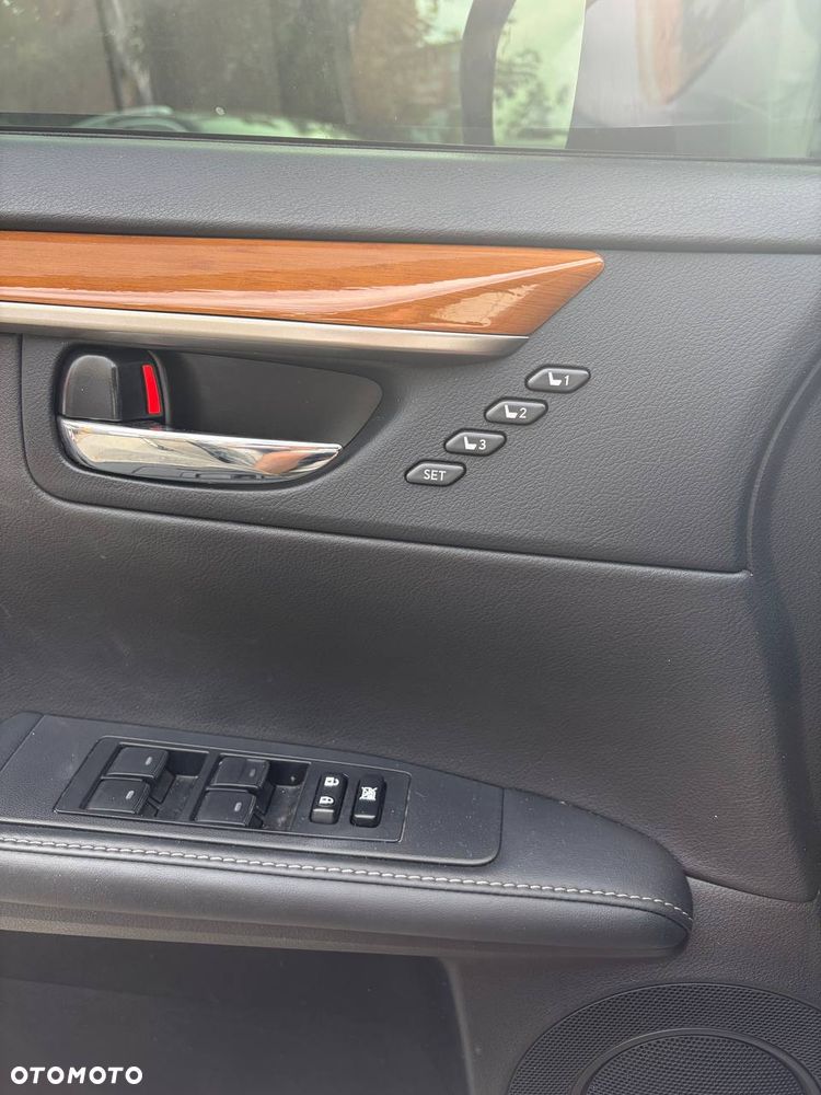 Lexus ES - 10