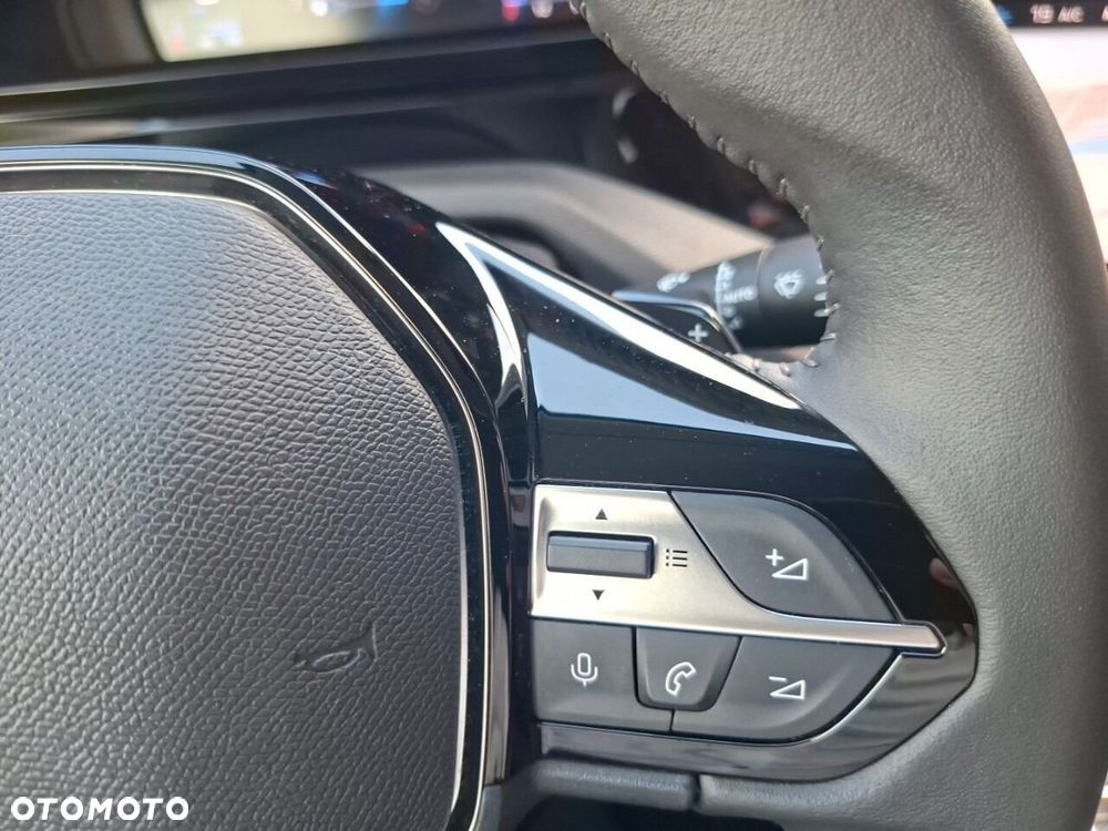 Peugeot 408 - 23