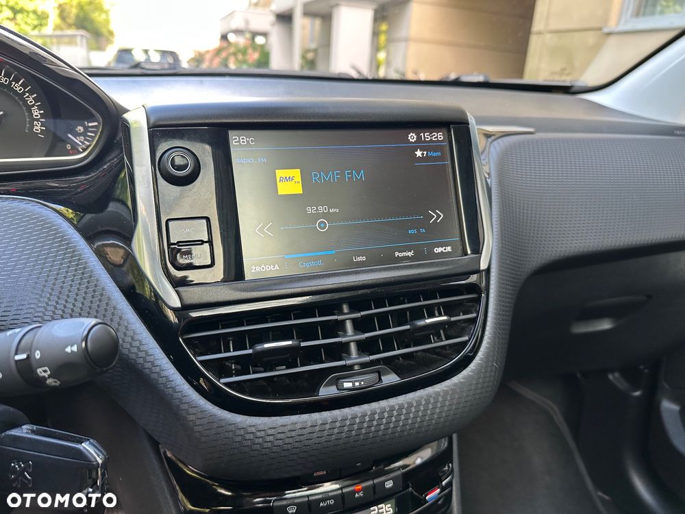 Peugeot 2008 1.2 Pure Tech Allure S&S EAT6 - 20