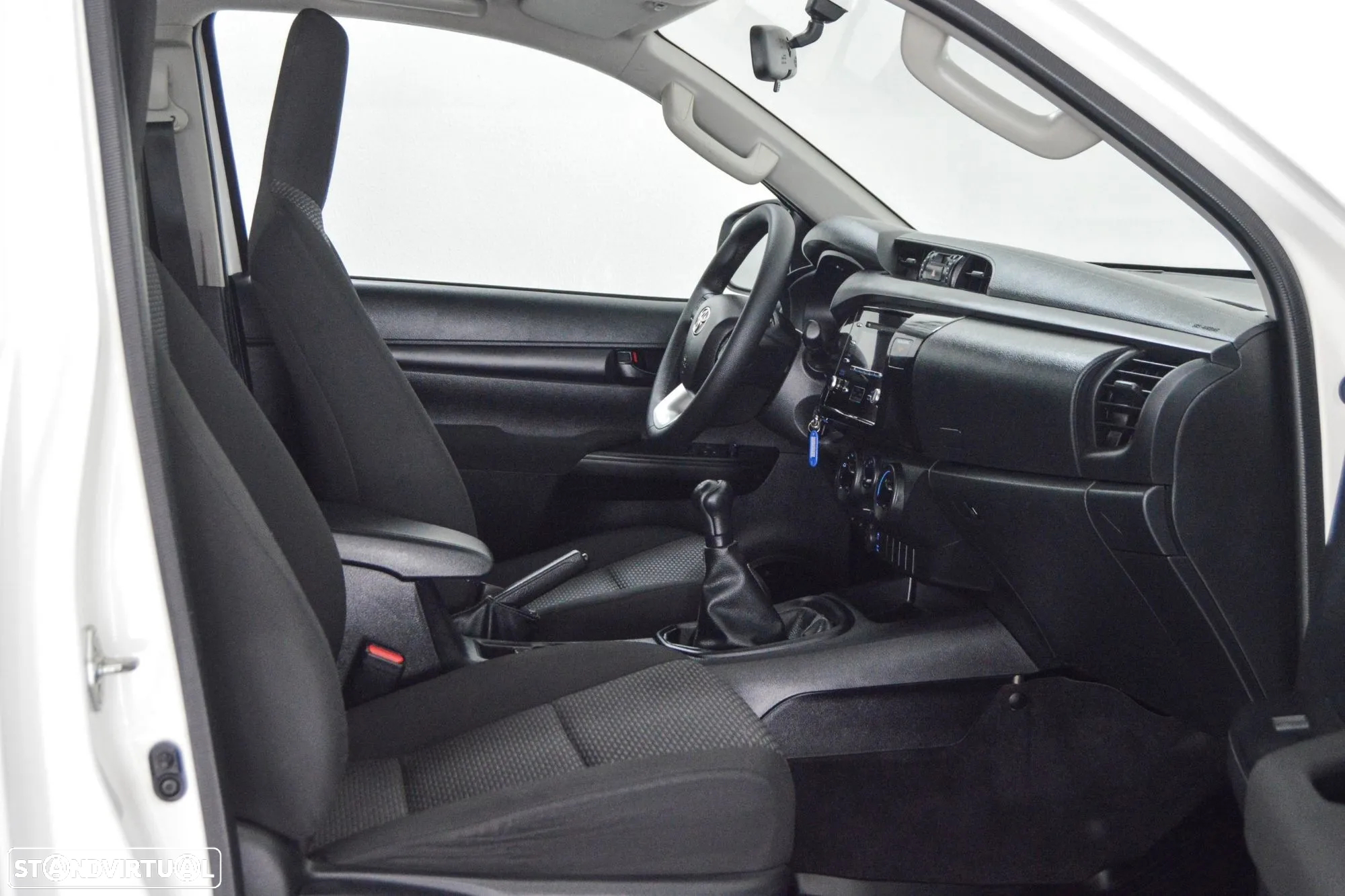 Toyota Hilux 2.4 D-4D 4X2 Cabine Simples 2L - 23