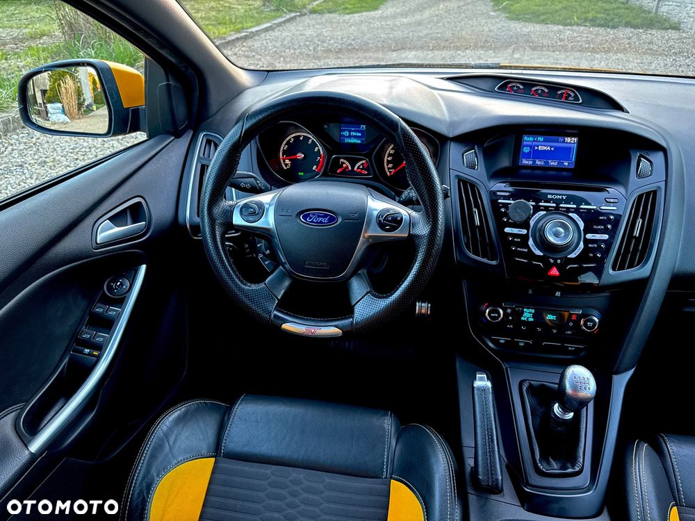 Ford Focus 2.0 EcoBoost ST mit Leder-Sport-Paket - 18
