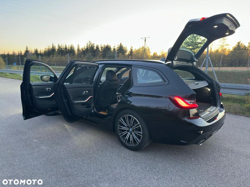 BMW Seria 3 318i M Sport - 23