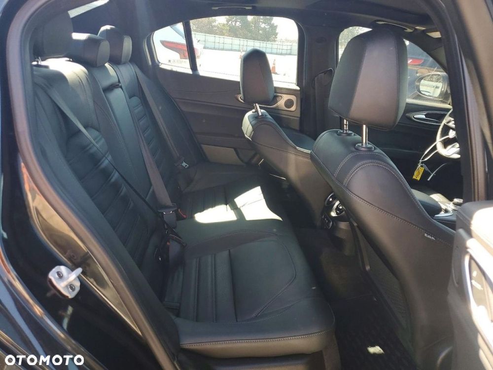 Alfa Romeo Giulia - 9