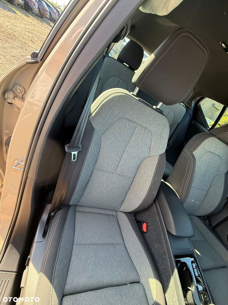 Volvo XC 40 B3 Plus Dark - 21