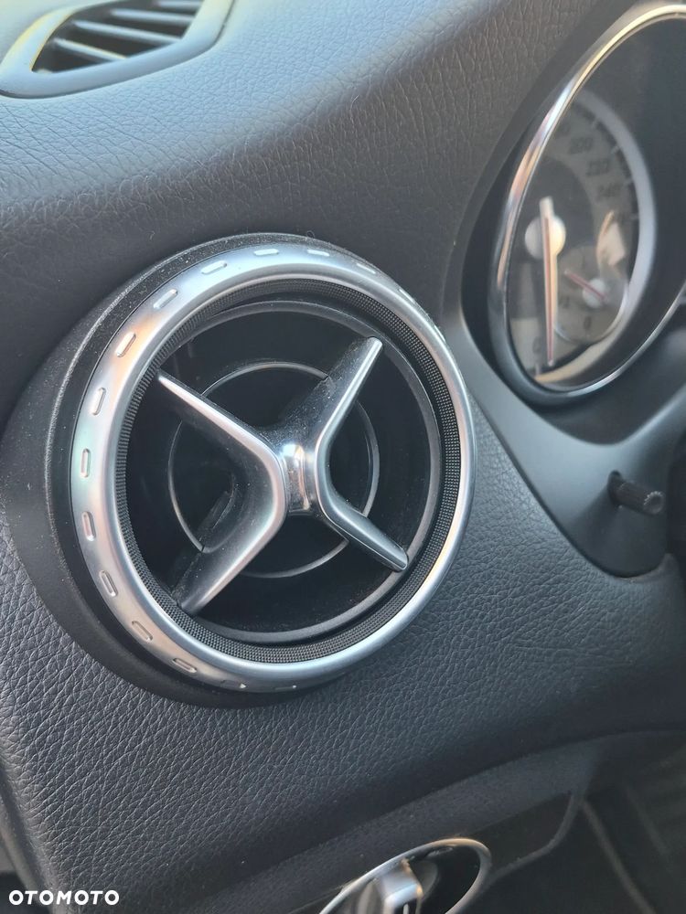 Mercedes-Benz GLA 250 7G-DCT - 11