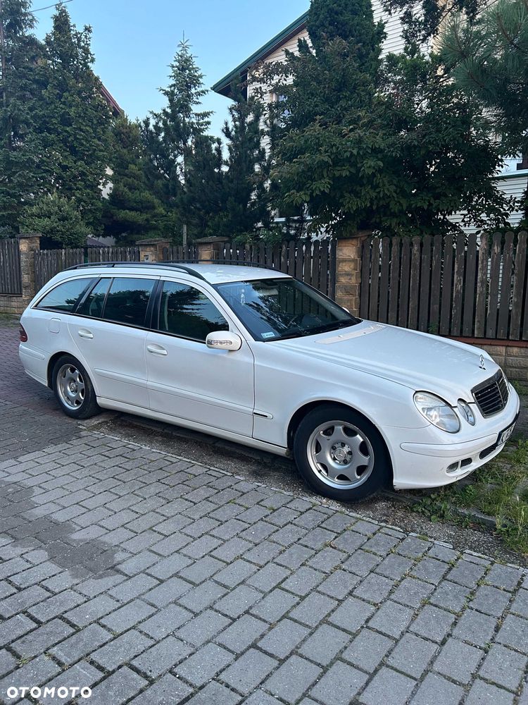 Mercedes-Benz Klada E 2004 photo 2