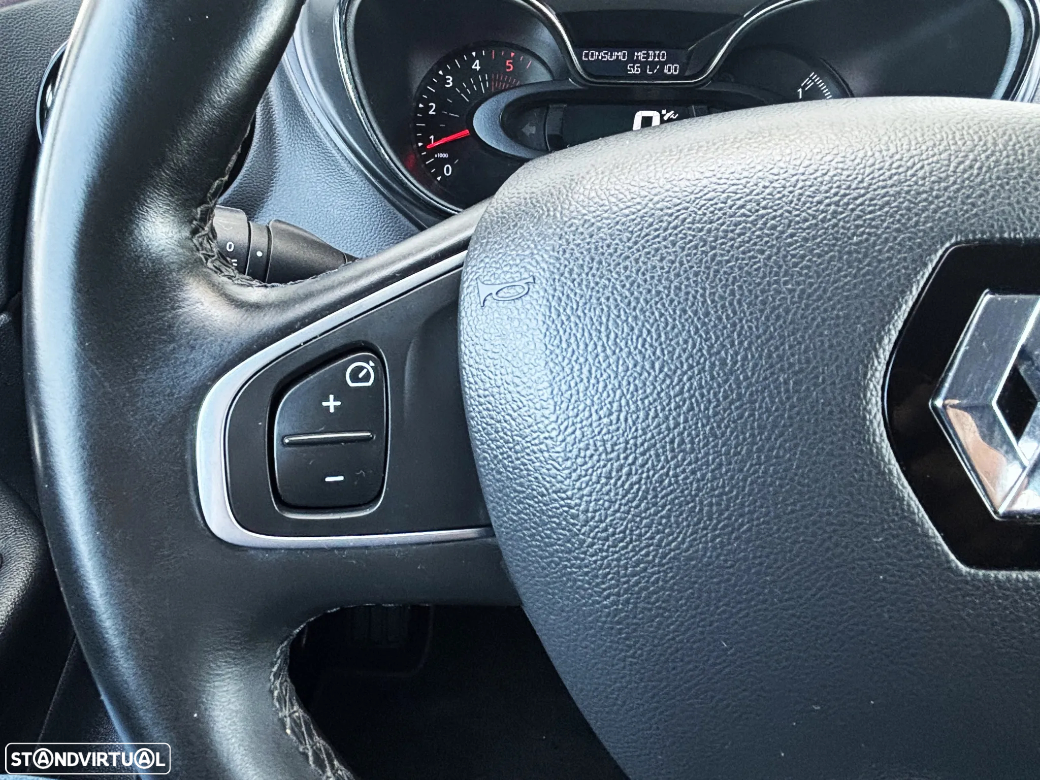 Renault Captur 1.5 dCi Exclusive EDC - 22