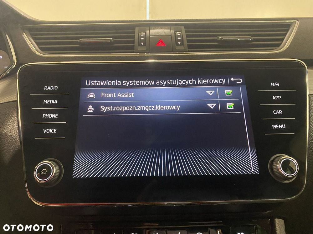 Skoda Superb 2.0 TDI SCR Style DSG - 22