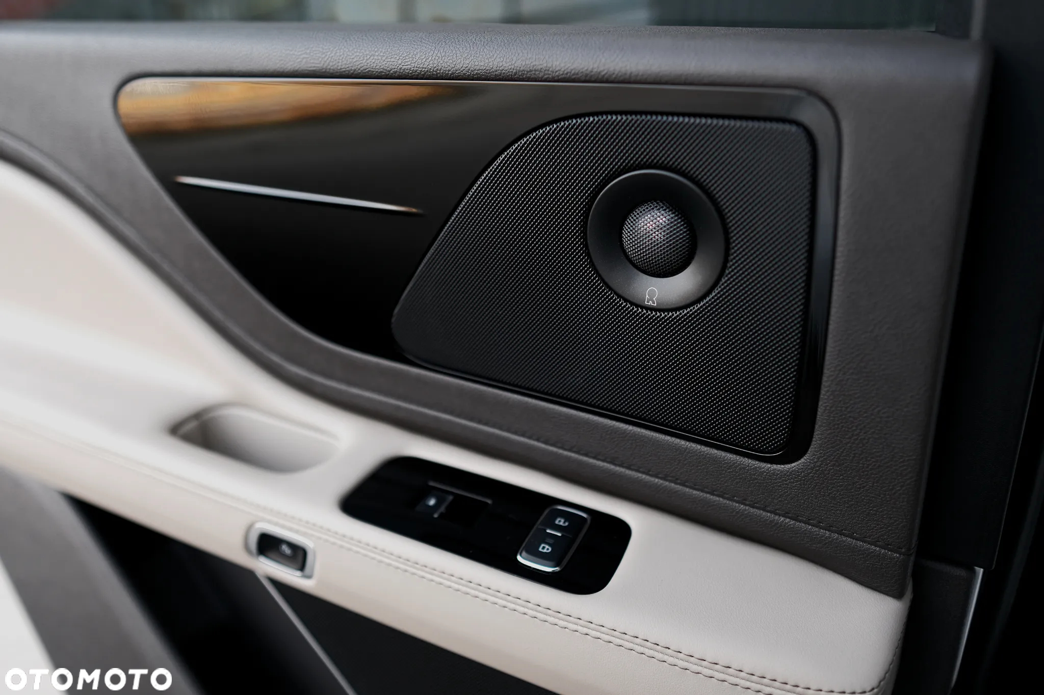 Lincoln Aviator - 22