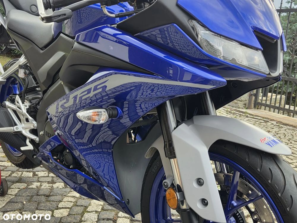 Yamaha YZF - 27