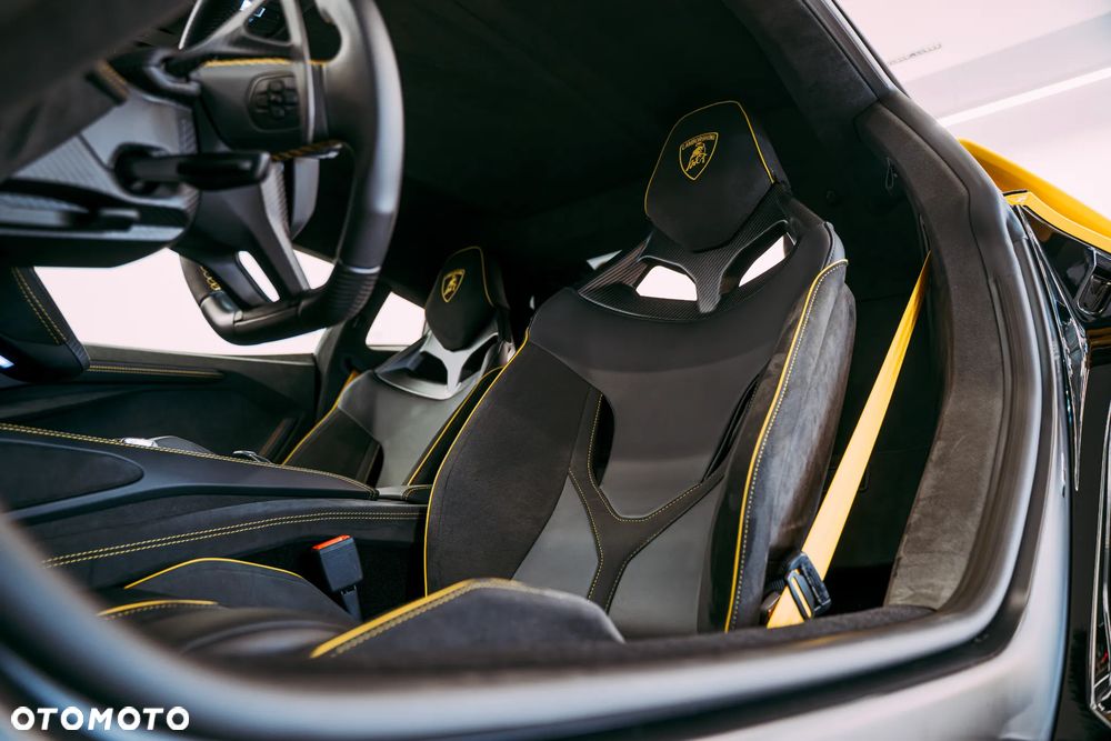 Lamborghini Revuelto - 17