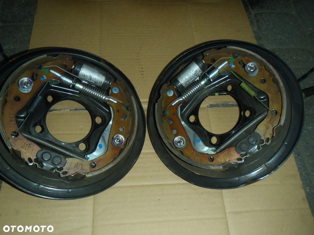 bęben szczęki cylinderek rozpierak hamulec tylny osłona tarcza kotwiczna kostka abs z zawieszenie tył toyota yaris II III 2 3 jak nowe - 3