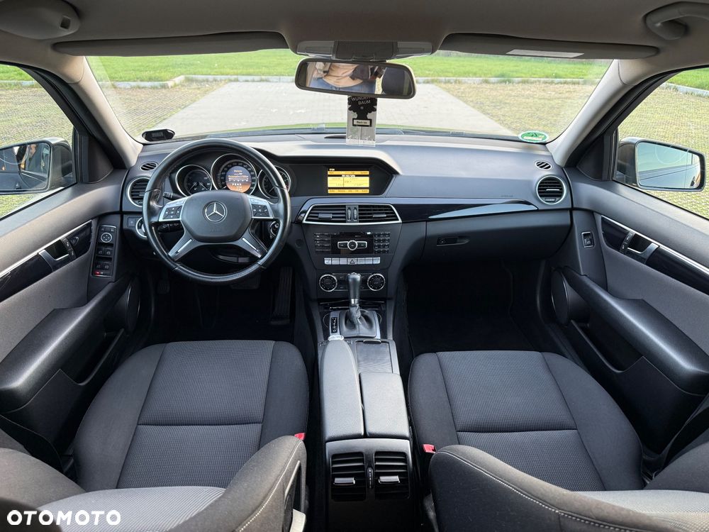 Mercedes-Benz Klasa C 180 CGI Automatik BlueEFFICIENCY - 23