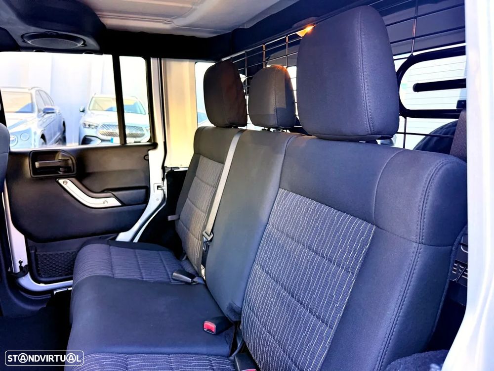 Jeep Wrangler Unlimited 2.8 CRD ATX Sahara Adventure Edition - 37