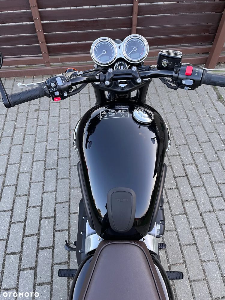 Triumph Bonneville - 14