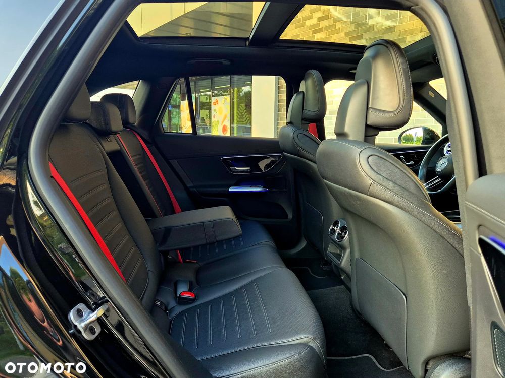 Mercedes-Benz GLC 300 4Matic 9G-TRONIC AMG Line Advanced - 22