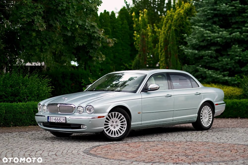 Jaguar XJ XJ8 4.2 LWB - 1