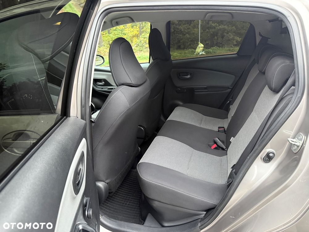 Toyota Yaris Hybrid 100 Selection Passion - 17