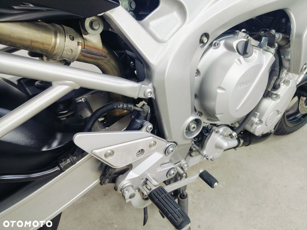 Yamaha FZS - 10
