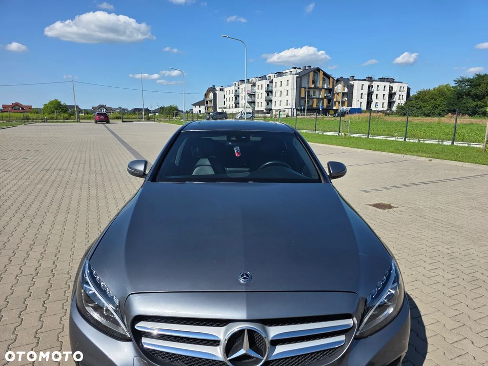 Mercedes-Benz Klasa C 180 9G-TRONIC AMG Line - 17