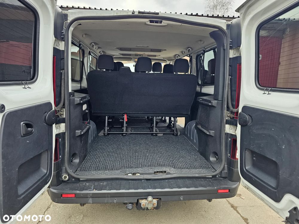 Renault Trafic Grand 1.6 dCi - 10