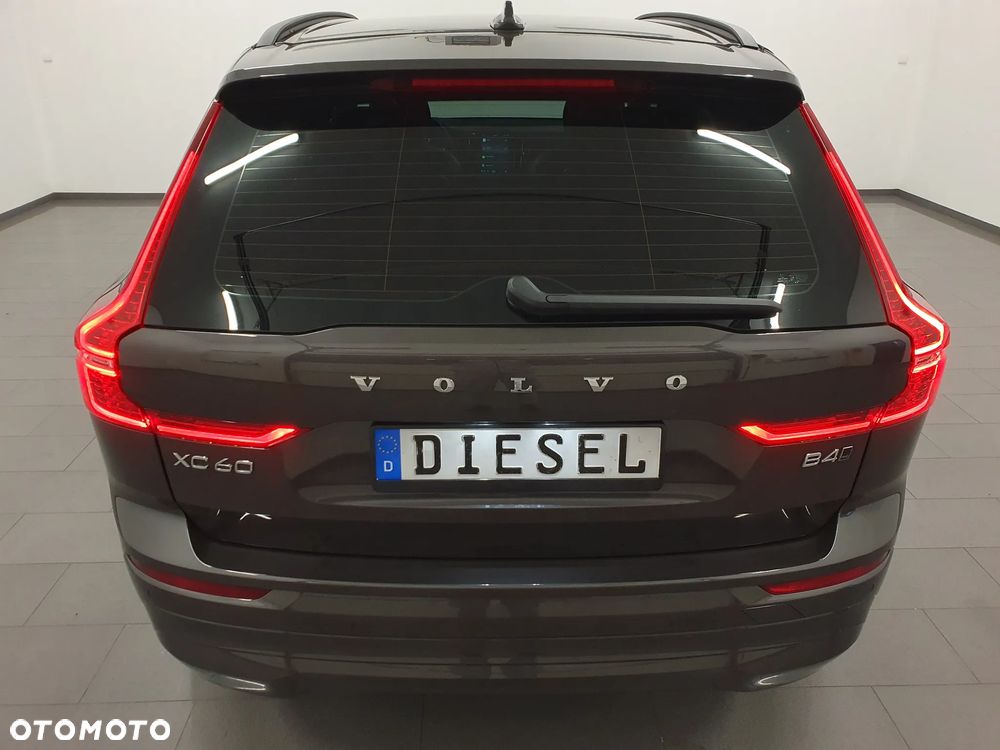 Volvo XC 60 B4 D AWD Ultimate Dark - 36