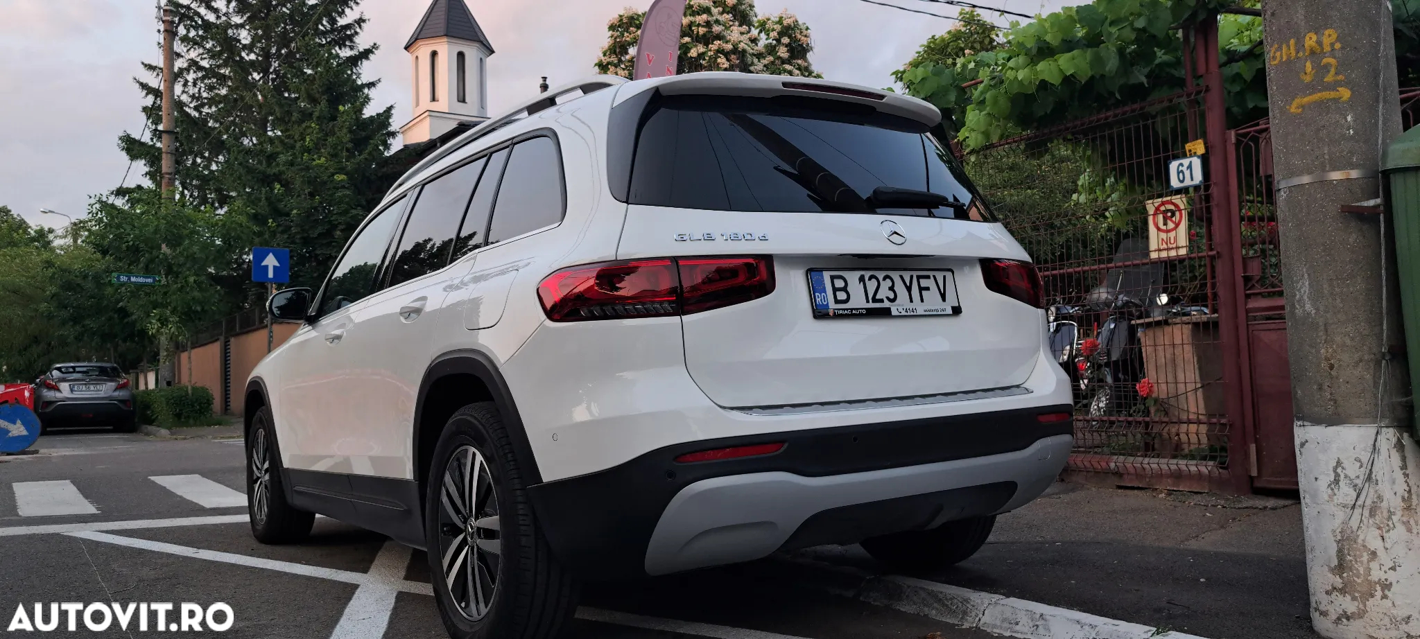 Mercedes-Benz GLB 180 d 8G-DCT - 4