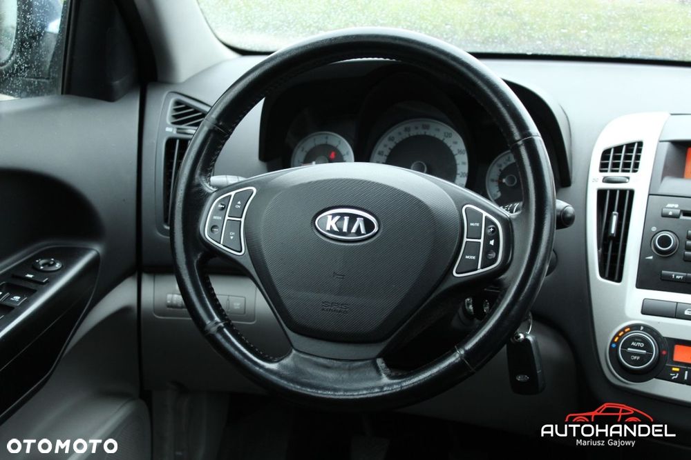 Kia Ceed - 8