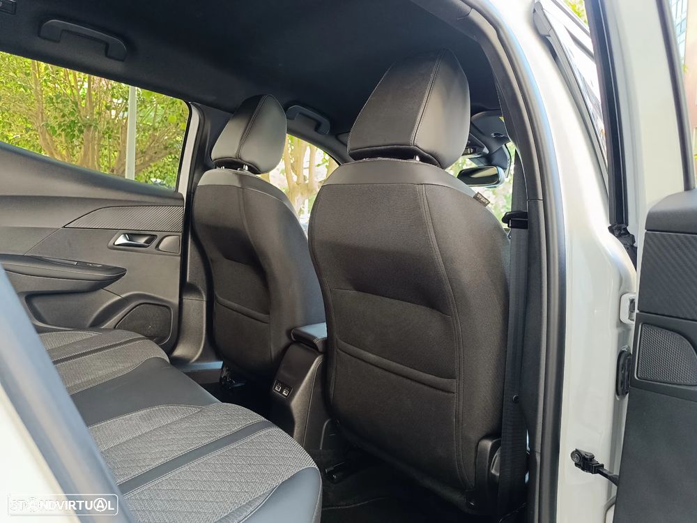 Peugeot 2008 1.2 PureTech Allure Pack - 37