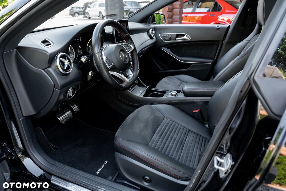 Mercedes-Benz CLA 250 7G-DCT AMG Line - 19