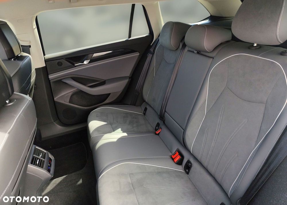 Volkswagen Passat - 14
