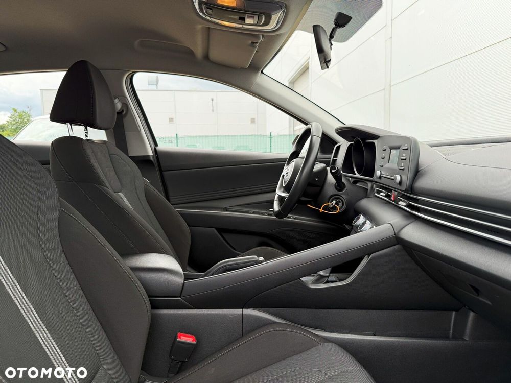 Hyundai Elantra 1.6 Modern CVT - 28