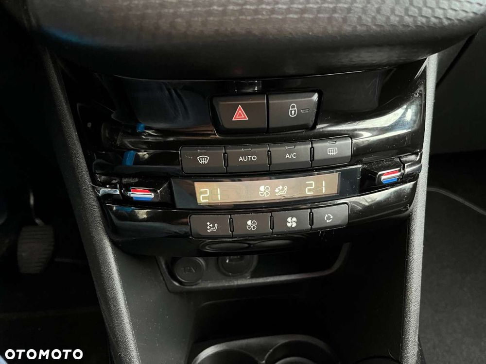 Peugeot 2008 PureTech 82 Signature - 16