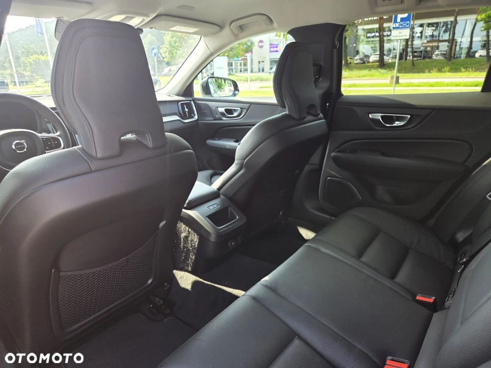 Volvo V60 B4 B Plus Dark - 11