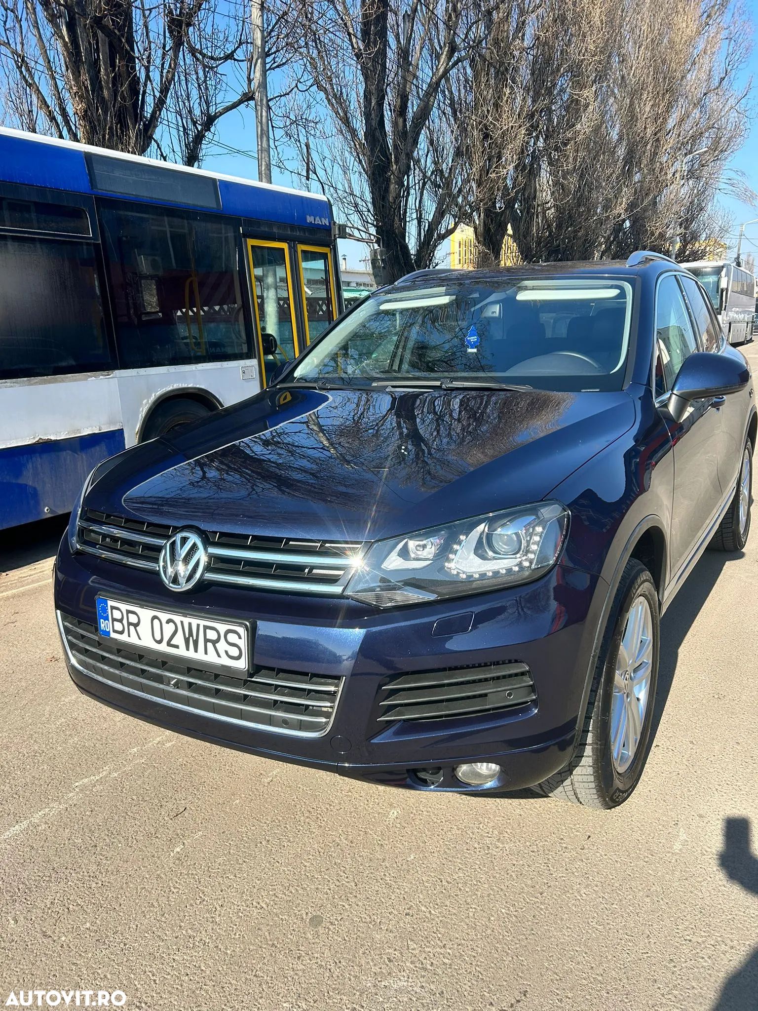 Volkswagen Touareg - 1