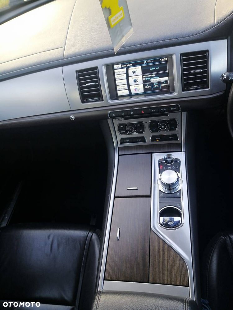 Jaguar XF 2.2 D - 14