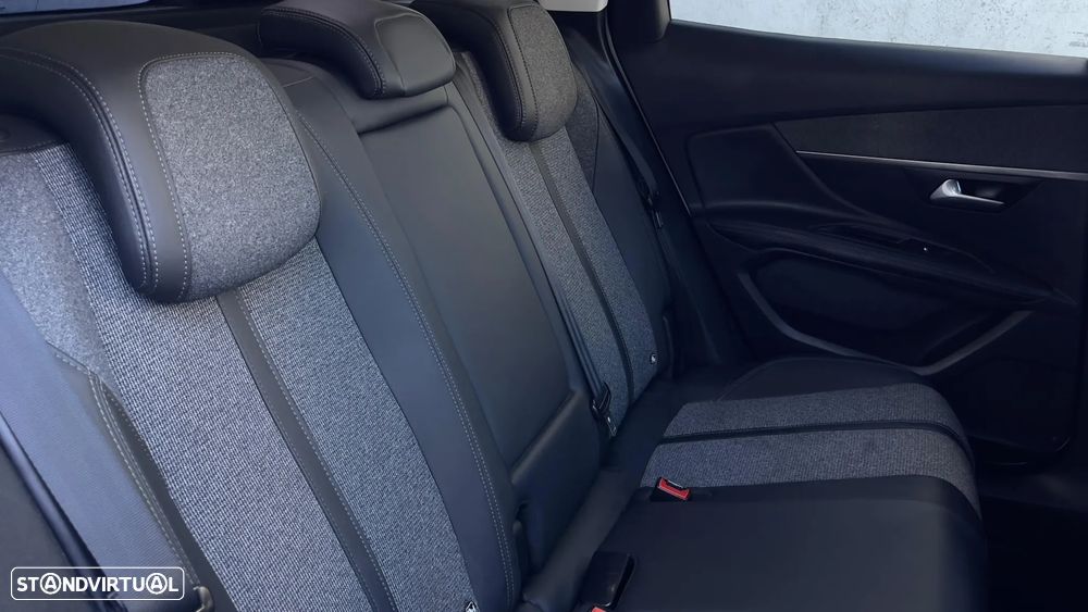 Peugeot 3008 1.6 BlueHDi Allure EAT6 J18 - 31