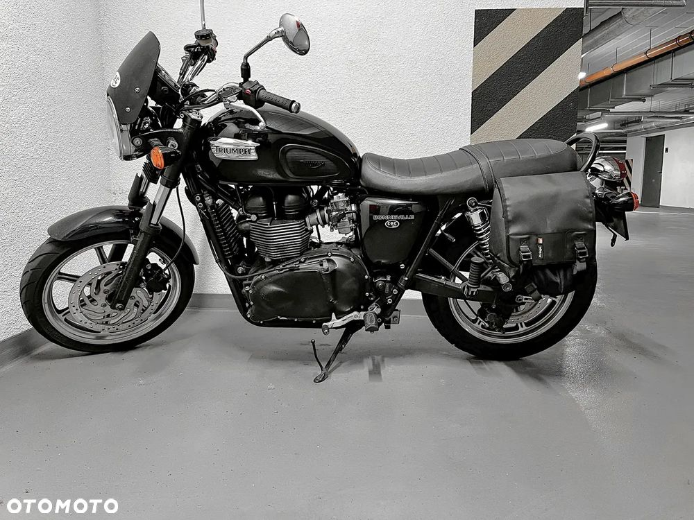 Triumph Bonneville - 2