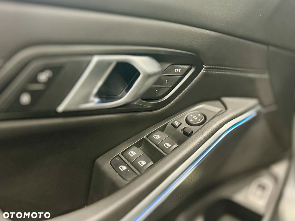 BMW Seria 3 318i M Sport sport - 11