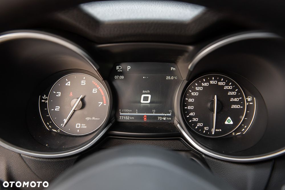Alfa Romeo Stelvio 2.0 Turbo 16V AT8-Q4 Executive - 24