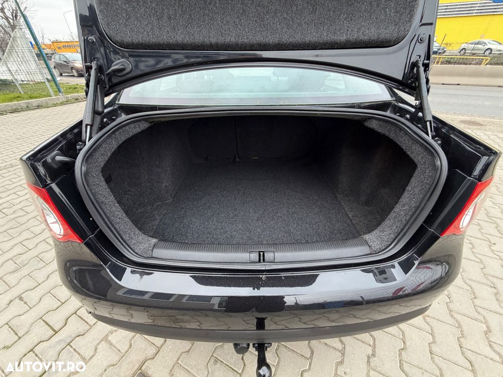 Volkswagen Jetta 1.9 TDI DPF United - 26