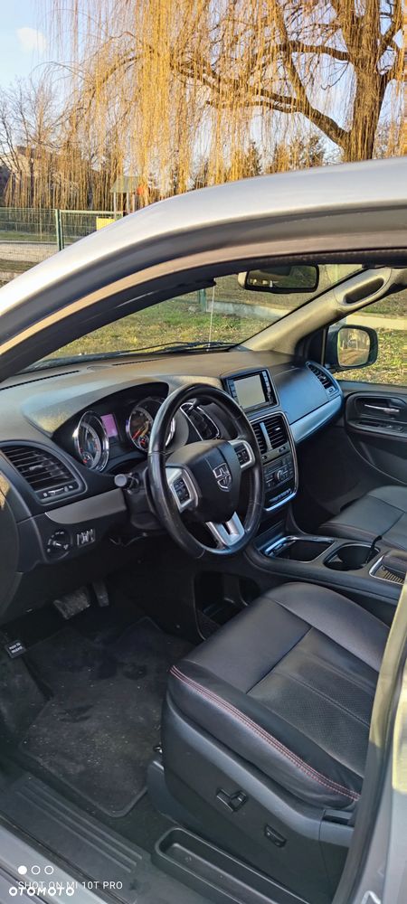 Dodge Grand Caravan - 11