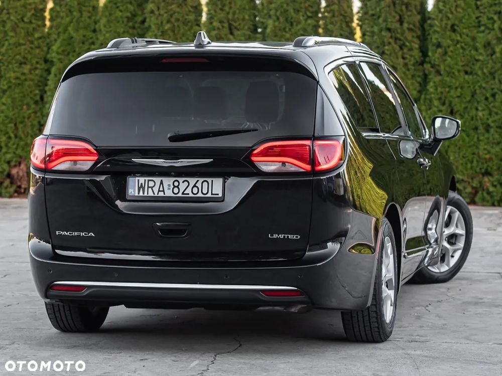 Chrysler Pacifica - 11
