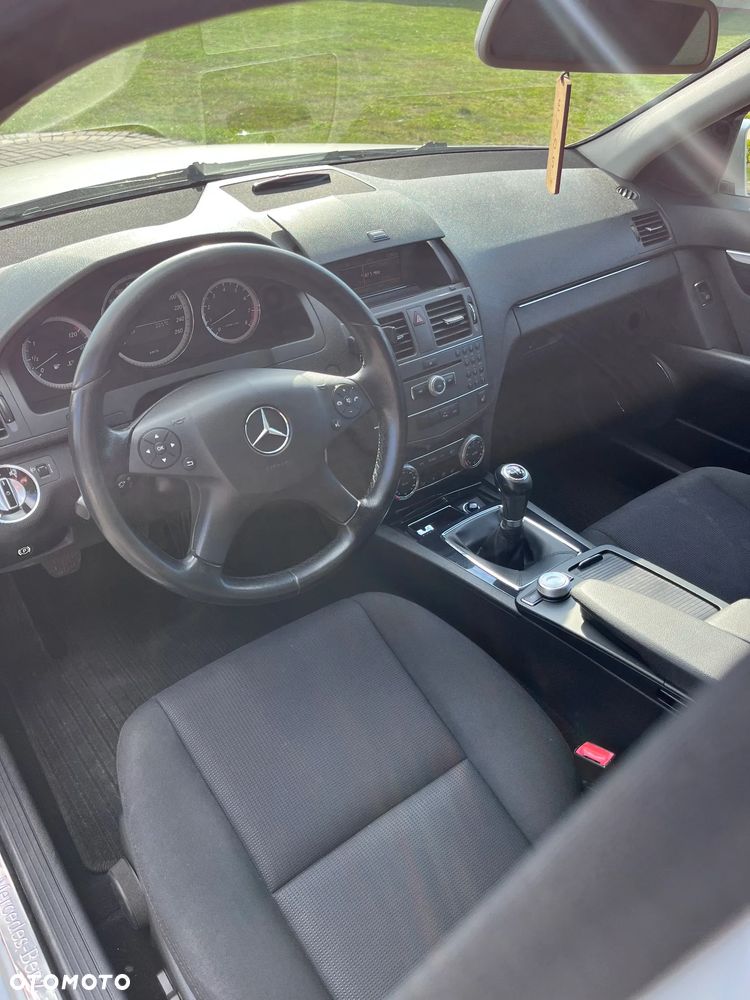 Mercedes-Benz Klasa C 180 CGI BlueEff Classic - 7