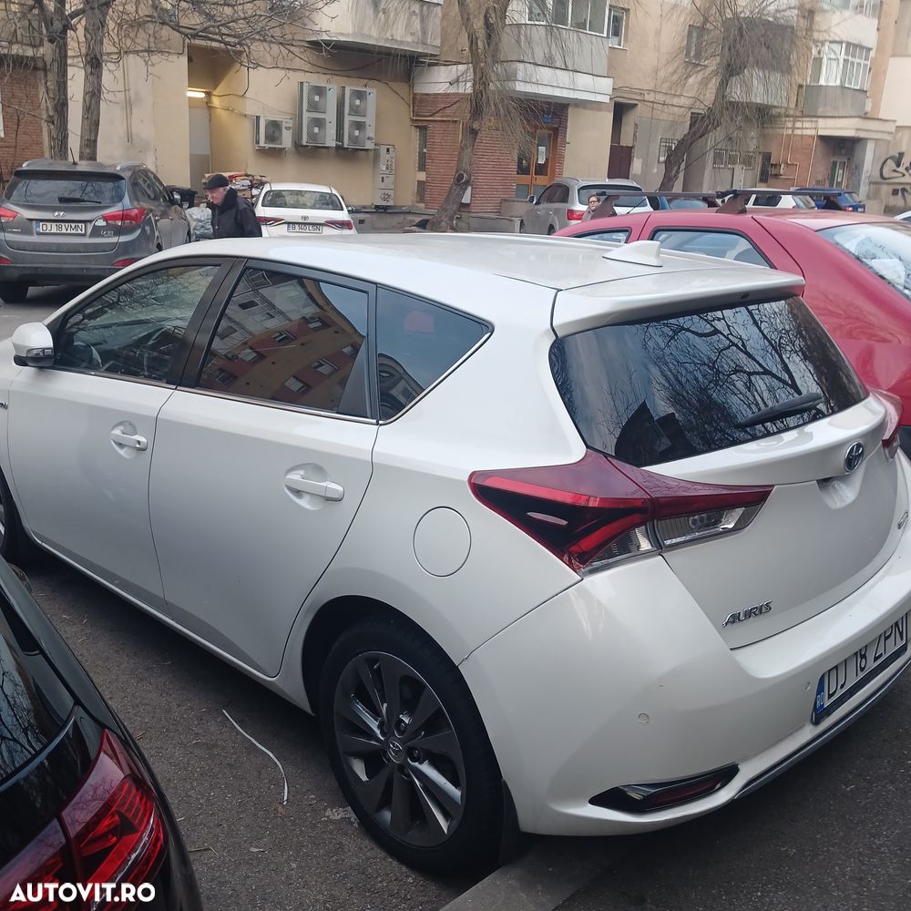 Toyota Auris 1.8 L VVT-i HSD Sol - 4