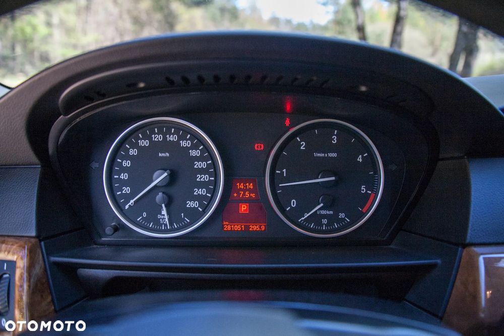 BMW Seria 5 525d - 28