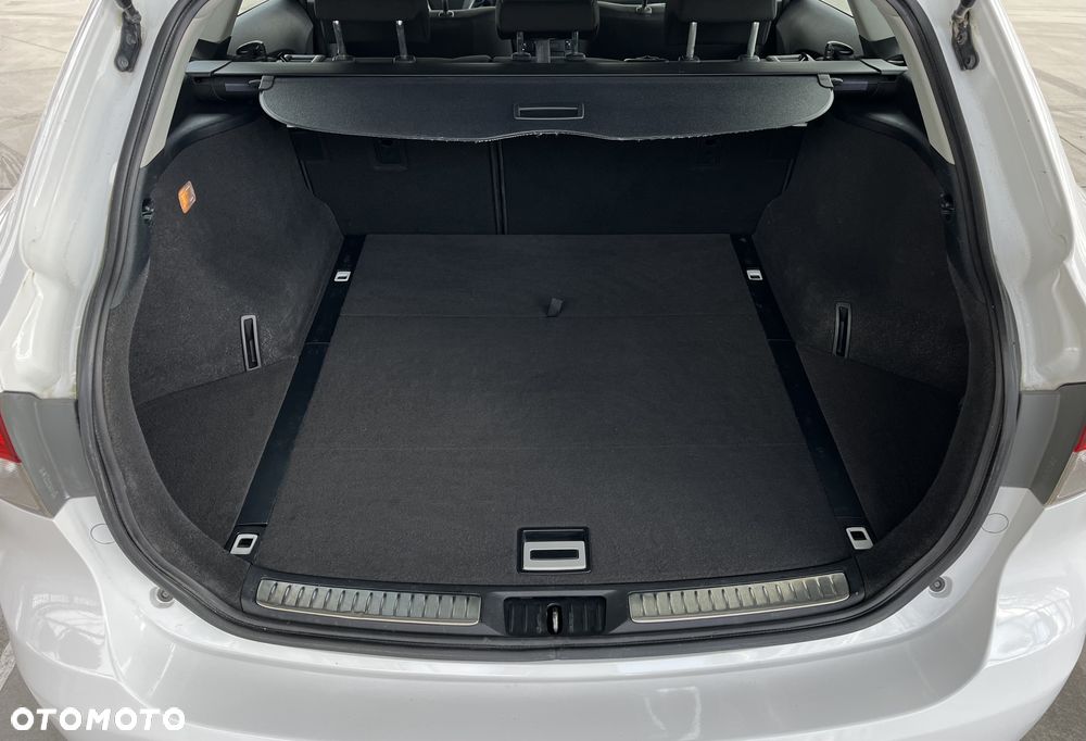 Toyota Avensis 1.6 Comfort - 29