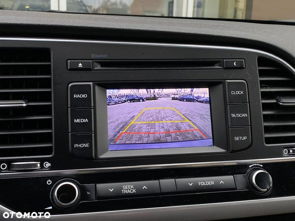 Hyundai Elantra - 22