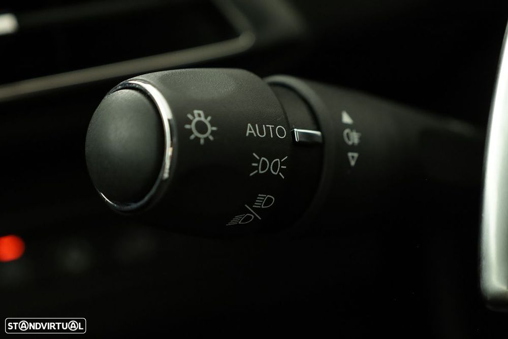 Peugeot 5008 1.2 PureTech Allure Pack EAT8 - 17