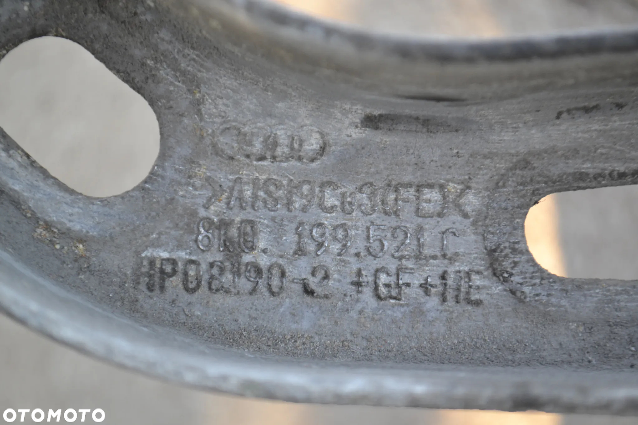 AUDI A4 B8 A5 2,0 TDI ŁAPA WSPORNIK MOCOWANIE SILNIKA 8K0199521C - 3